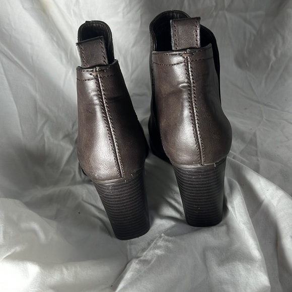 Cute lil booties - Picture 2 of 3